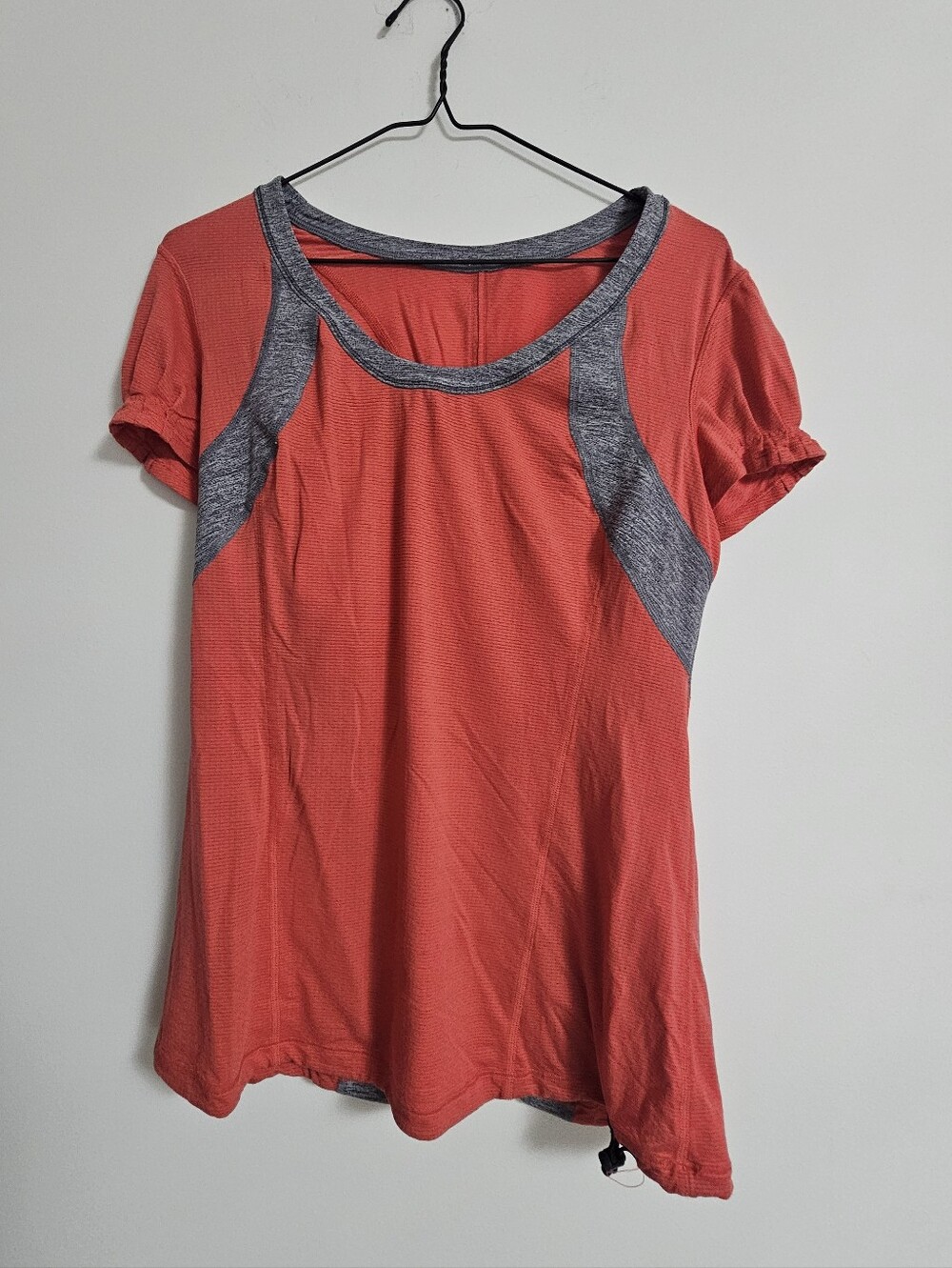 lululemon athletica Coral Short Sleeve Scoop Neck Top with Gray Trim